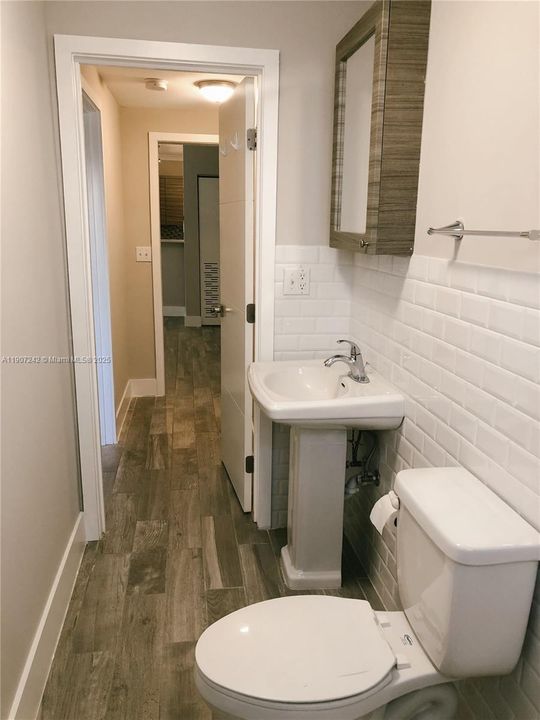 Под контрактом: $1,900 (1 спален, 1 ванн, 700 Квадратных фут)