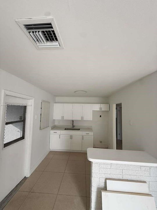 Recently Rented: $2,400 (4 beds, 2 baths, 1310 Square Feet)