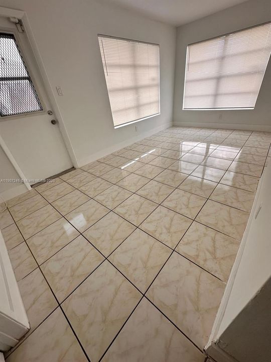 Recently Rented: $2,400 (4 beds, 2 baths, 1310 Square Feet)