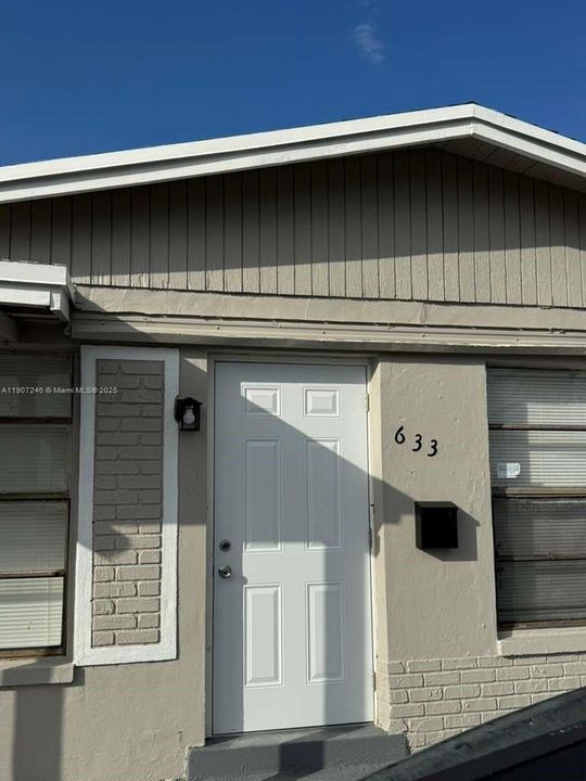 Recently Rented: $2,400 (4 beds, 2 baths, 1310 Square Feet)