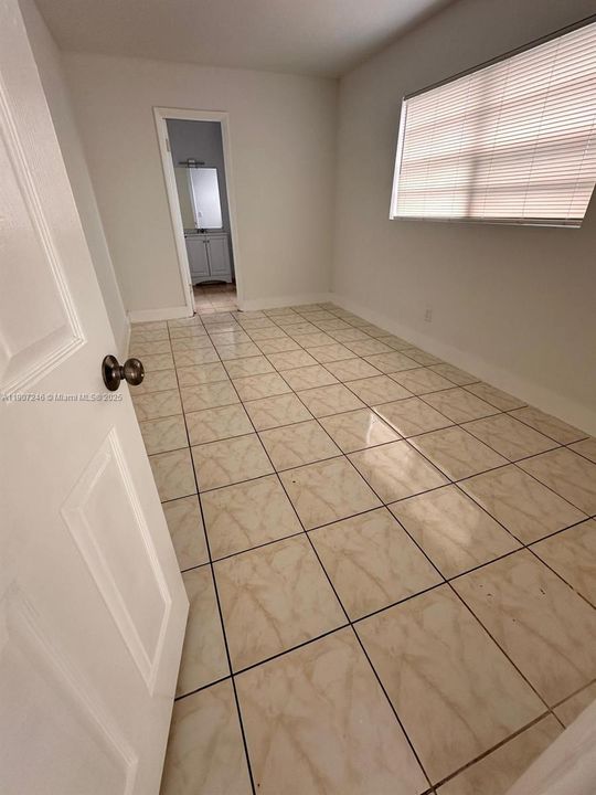 Recently Rented: $2,400 (4 beds, 2 baths, 1310 Square Feet)