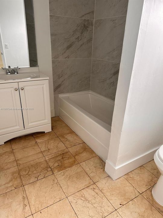 Recently Rented: $2,400 (4 beds, 2 baths, 1310 Square Feet)