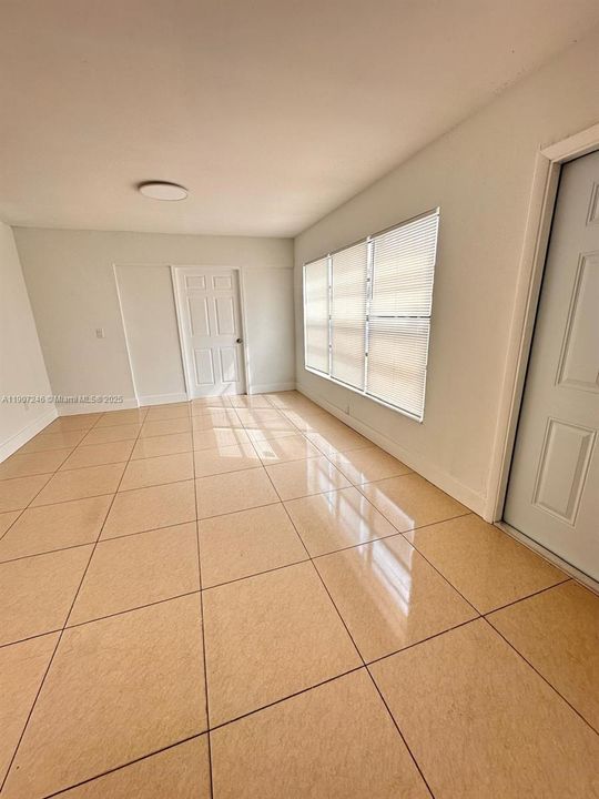 Recently Rented: $2,400 (4 beds, 2 baths, 1310 Square Feet)