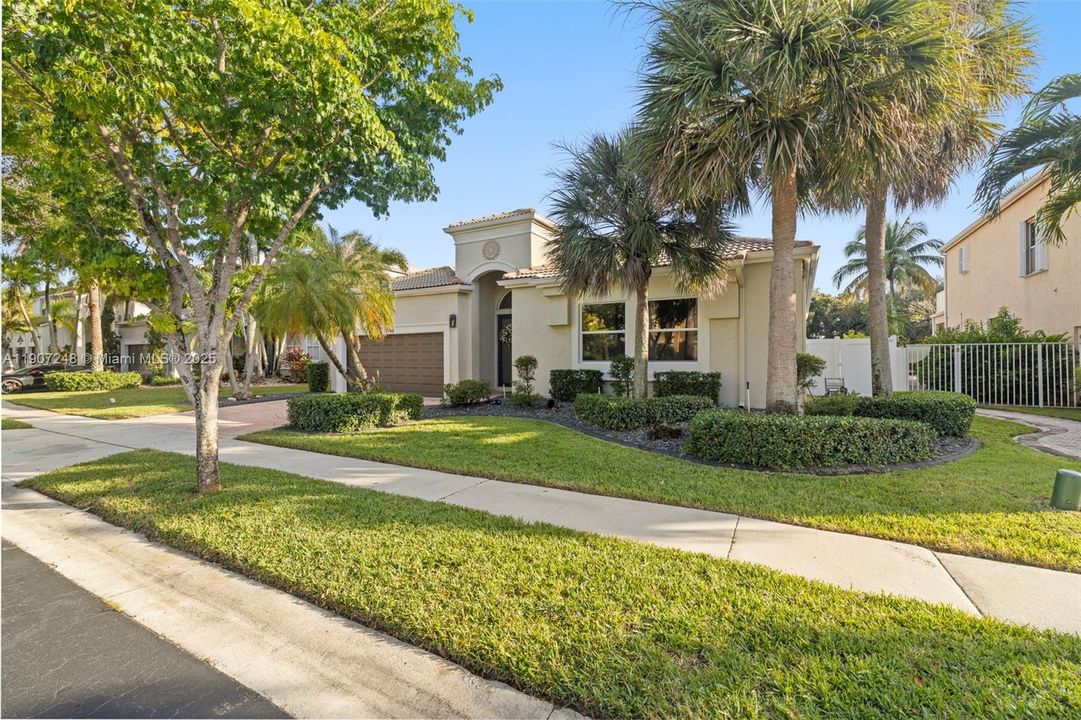 For Sale: $890,000 (4 beds, 2 baths, 2469 Square Feet)