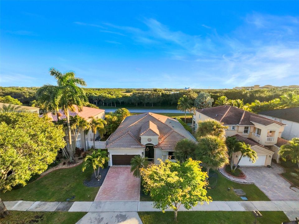 For Sale: $890,000 (4 beds, 2 baths, 2469 Square Feet)