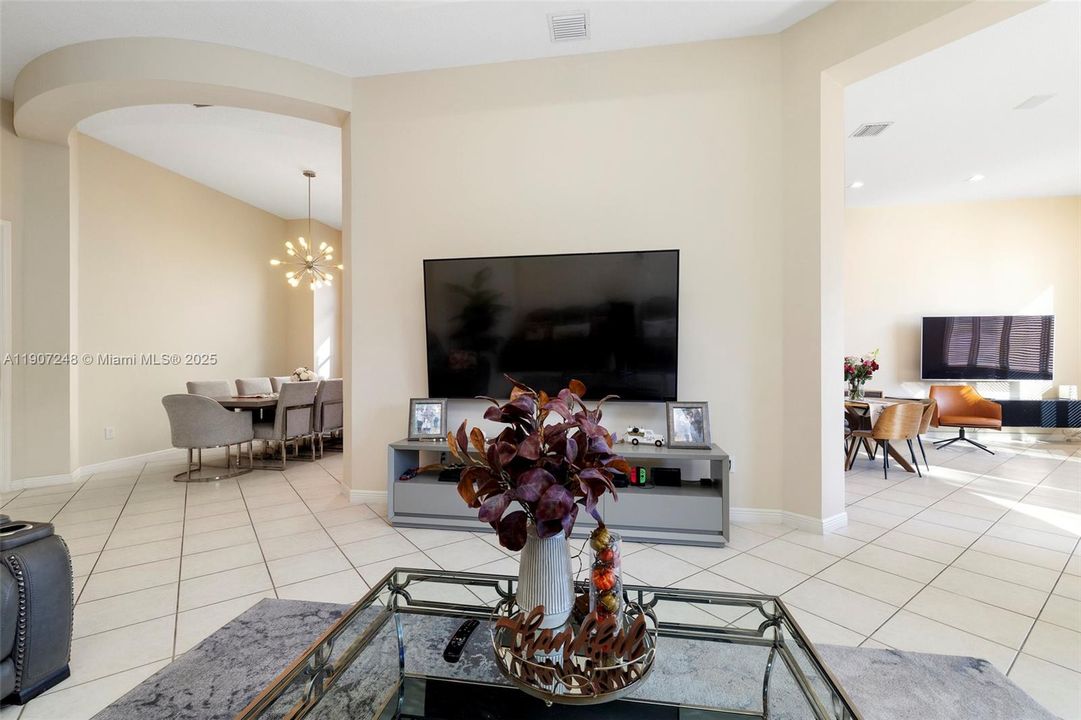 For Sale: $890,000 (4 beds, 2 baths, 2469 Square Feet)