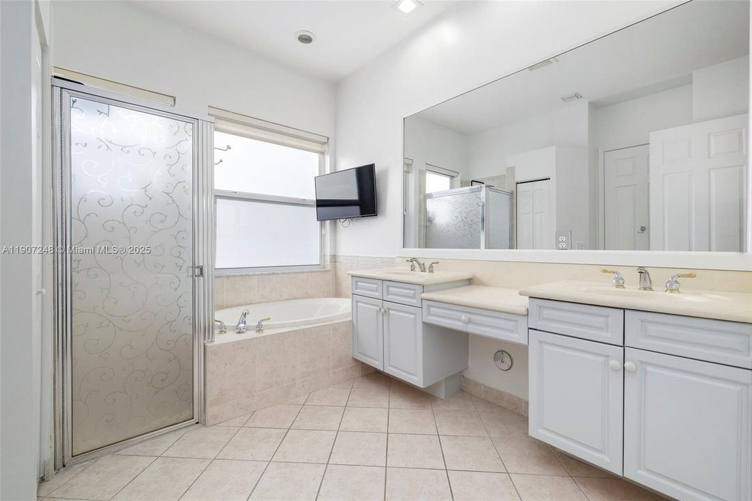 For Sale: $890,000 (4 beds, 2 baths, 2469 Square Feet)