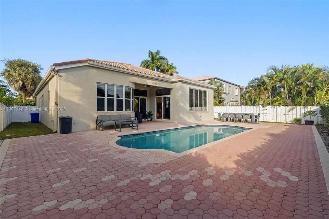 For Sale: $890,000 (4 beds, 2 baths, 2469 Square Feet)