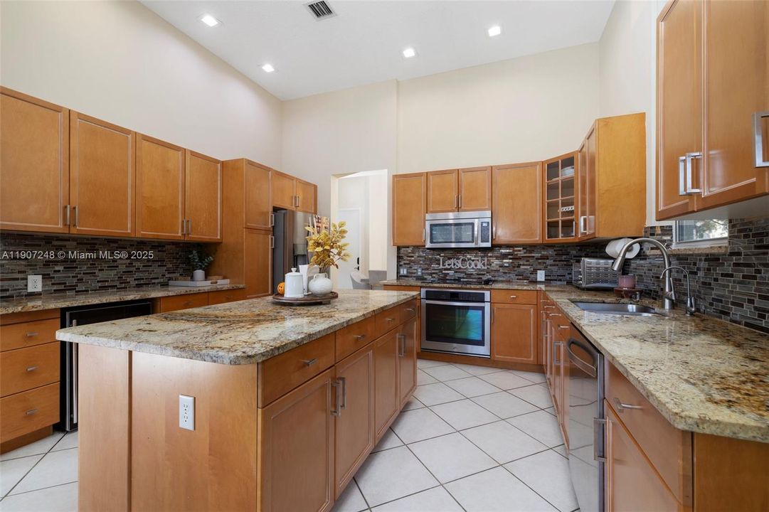 For Sale: $890,000 (4 beds, 2 baths, 2469 Square Feet)