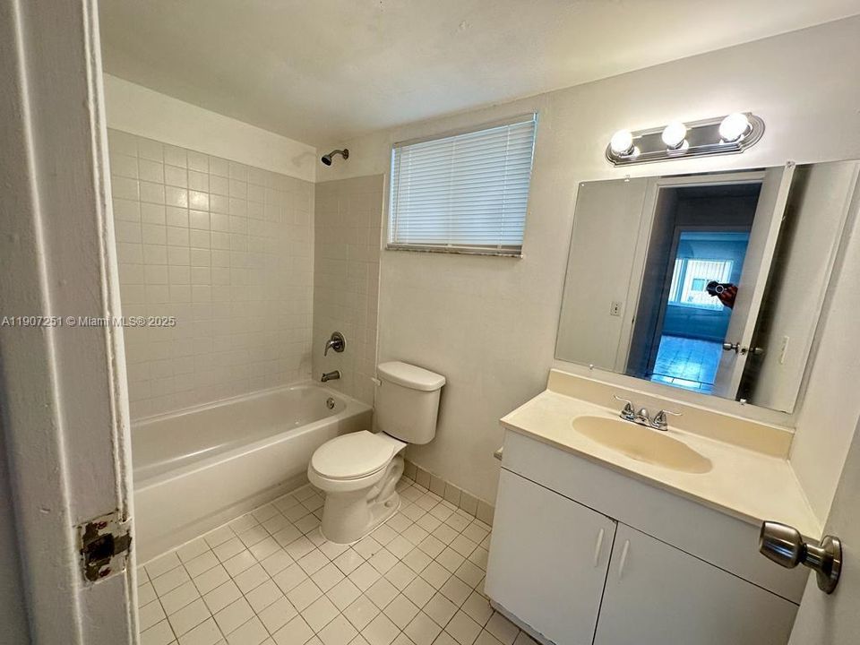 For Sale: $148,500 (1 beds, 1 baths, 730 Square Feet)