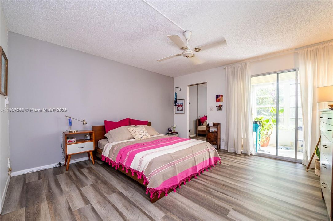 For Sale: $155,000 (2 beds, 2 baths, 1156 Square Feet)