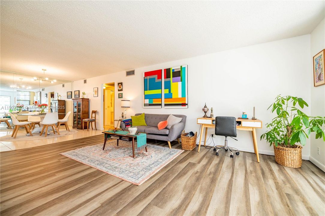 For Sale: $155,000 (2 beds, 2 baths, 1156 Square Feet)