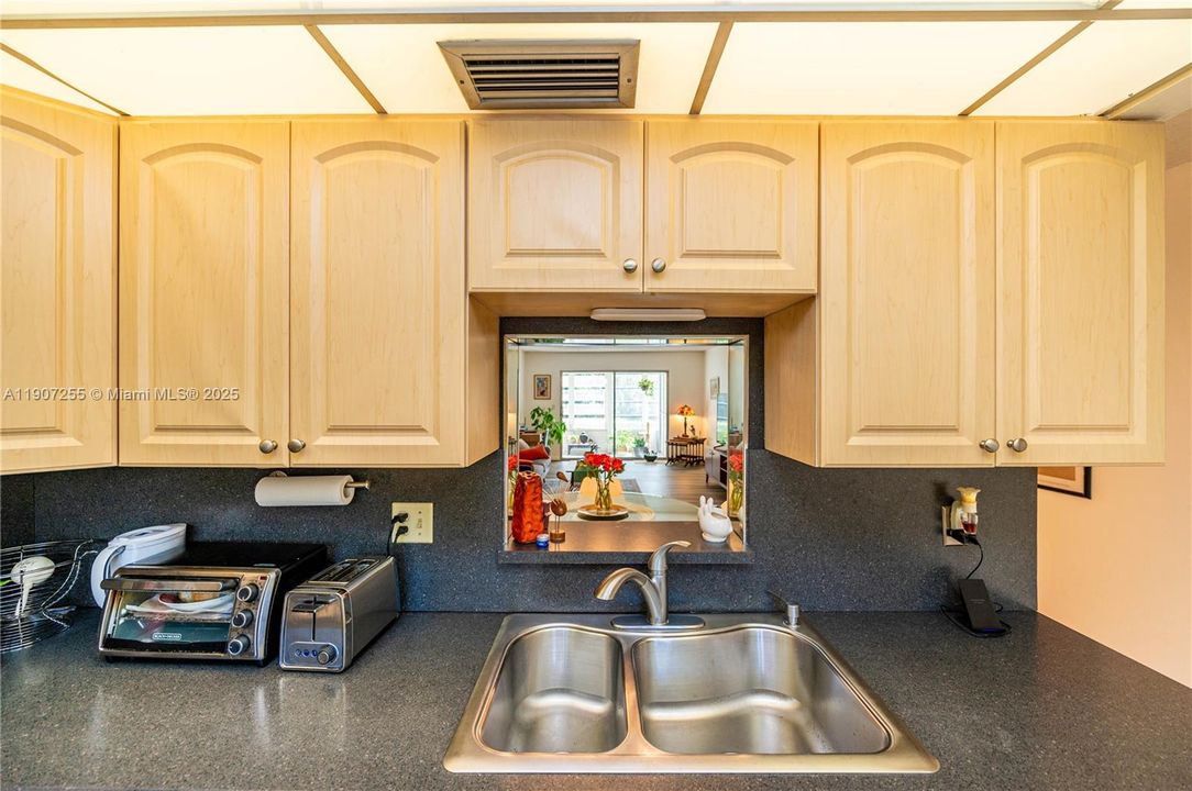 For Sale: $155,000 (2 beds, 2 baths, 1156 Square Feet)