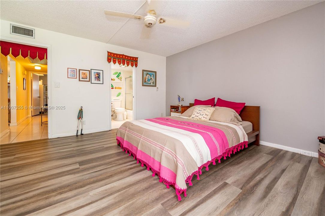 For Sale: $155,000 (2 beds, 2 baths, 1156 Square Feet)