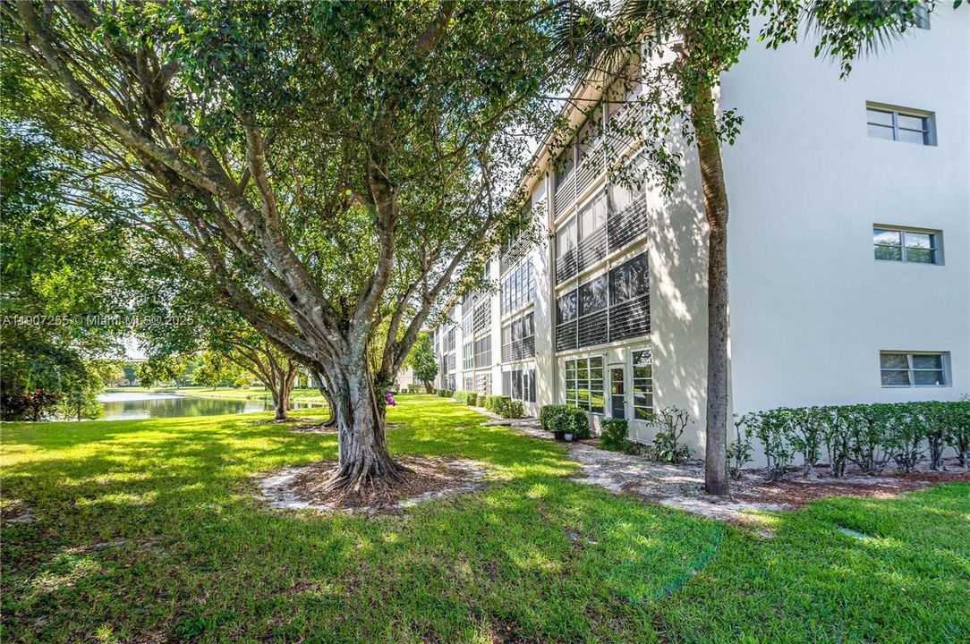 For Sale: $155,000 (2 beds, 2 baths, 1156 Square Feet)