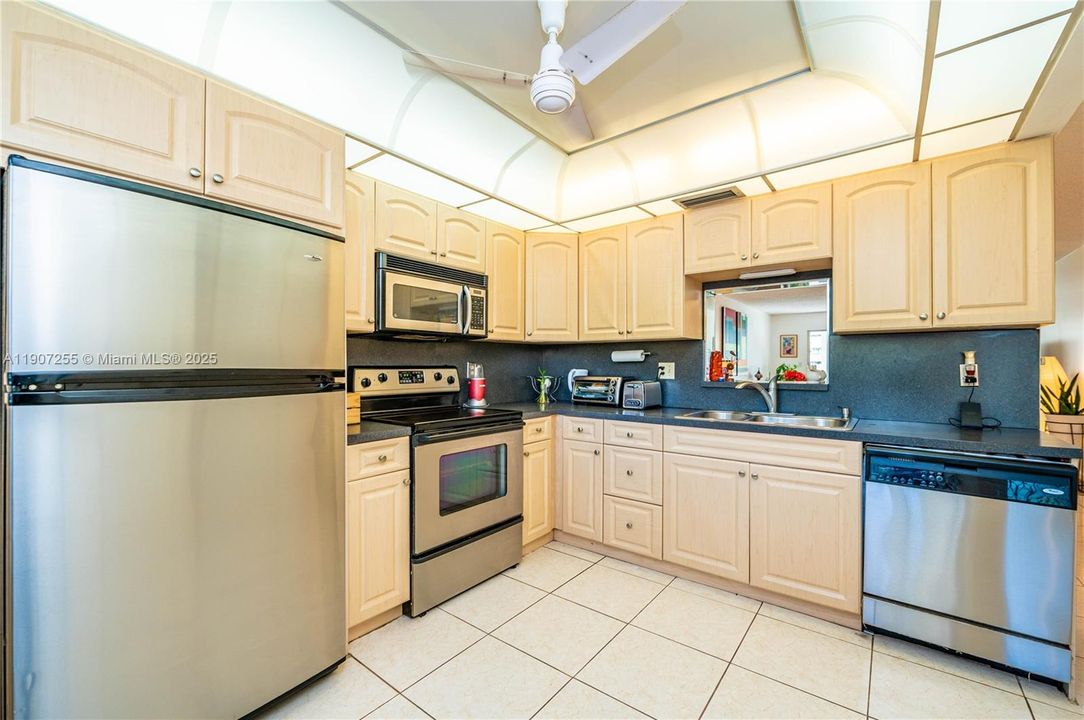 For Sale: $155,000 (2 beds, 2 baths, 1156 Square Feet)