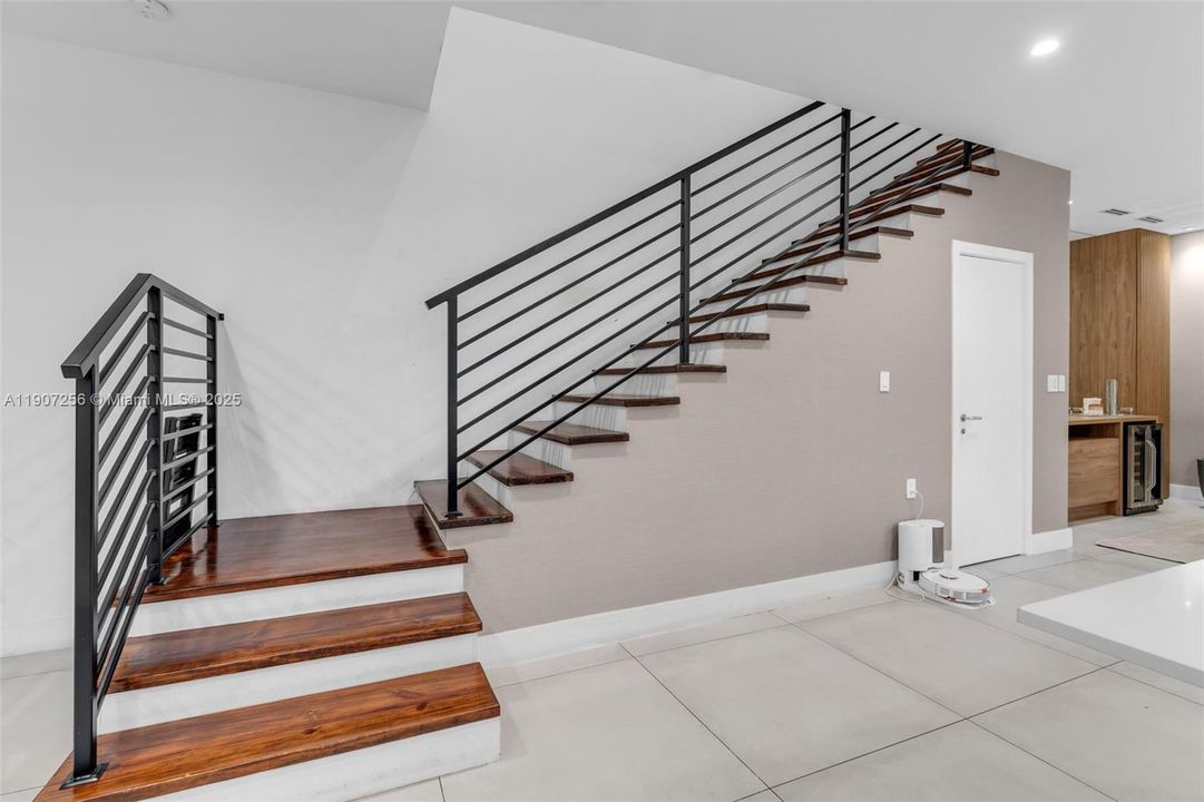 For Rent: $6,800 (3 beds, 3 baths, 2264 Square Feet)