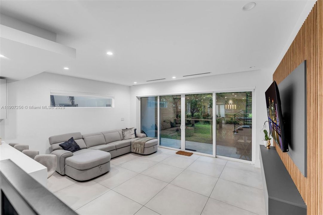 For Rent: $6,800 (3 beds, 3 baths, 2264 Square Feet)