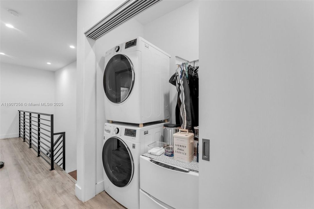 For Rent: $6,800 (3 beds, 3 baths, 2264 Square Feet)