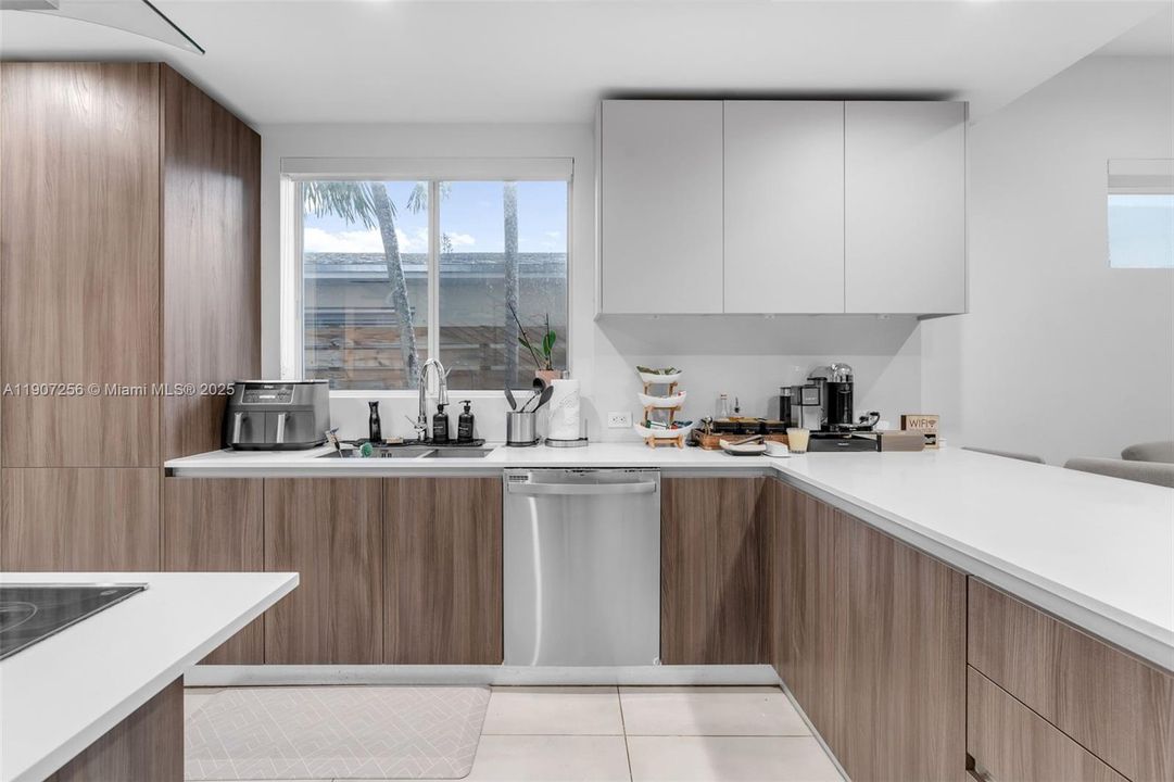 For Rent: $6,800 (3 beds, 3 baths, 2264 Square Feet)