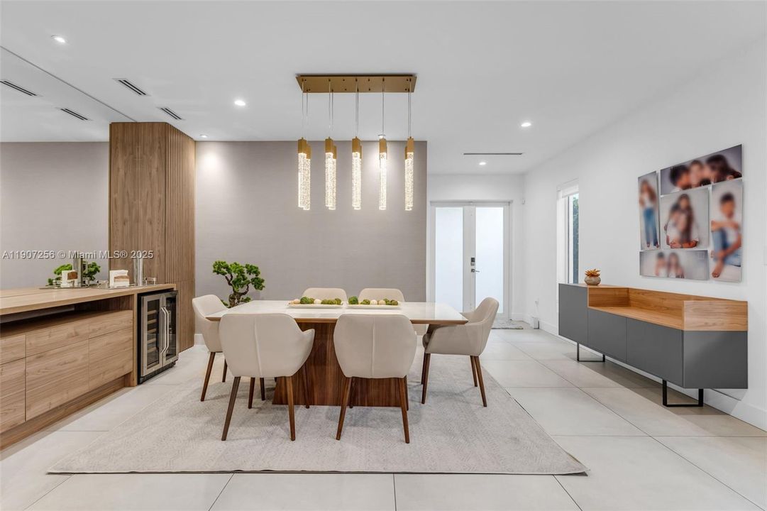 For Rent: $6,800 (3 beds, 3 baths, 2264 Square Feet)