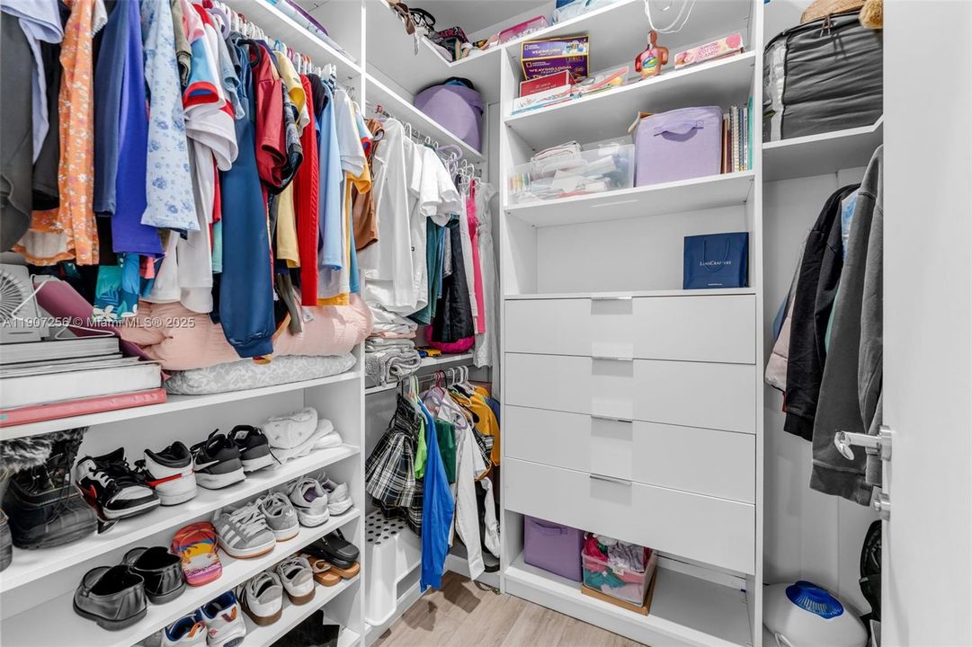 For Rent: $6,800 (3 beds, 3 baths, 2264 Square Feet)