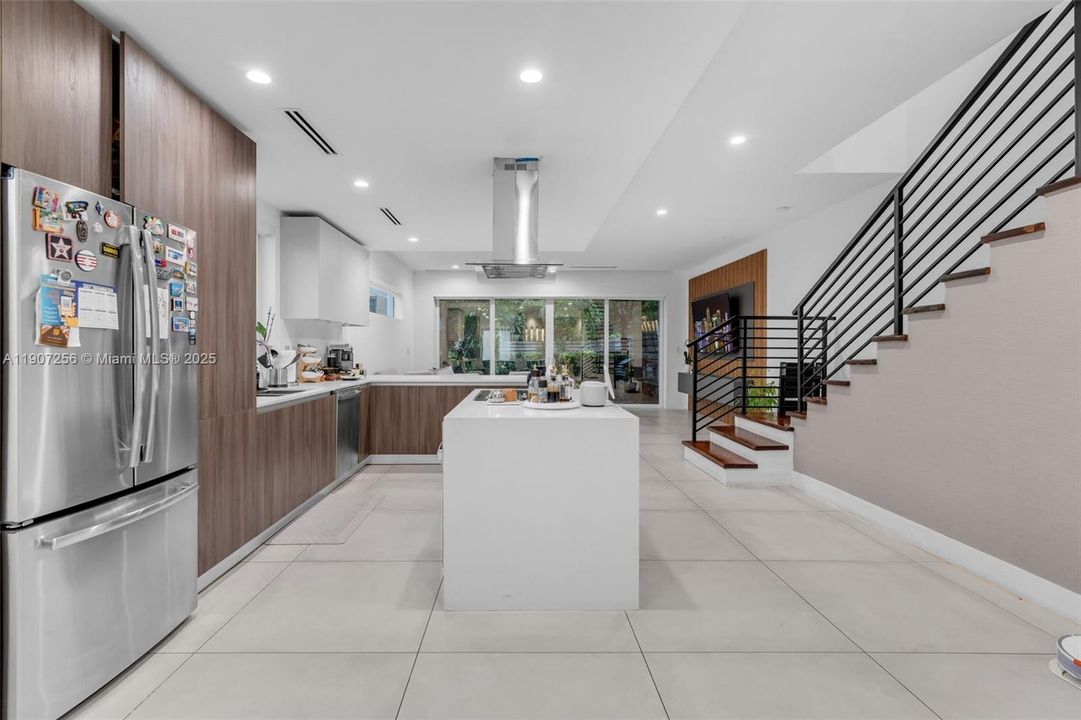 For Rent: $6,800 (3 beds, 3 baths, 2264 Square Feet)