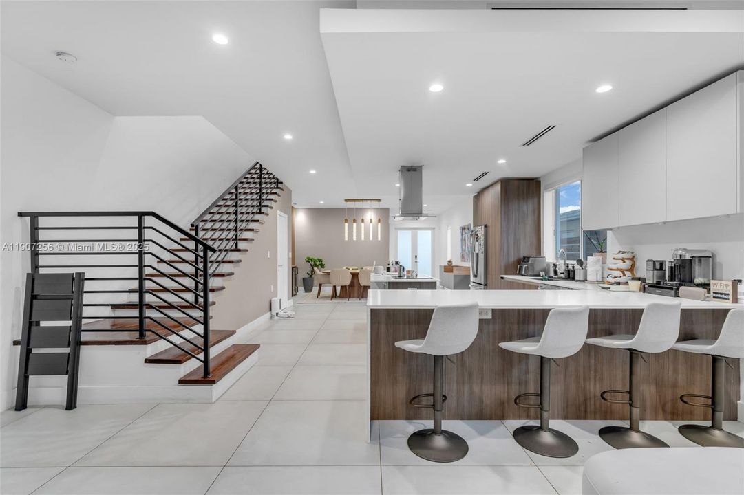 For Rent: $6,800 (3 beds, 3 baths, 2264 Square Feet)