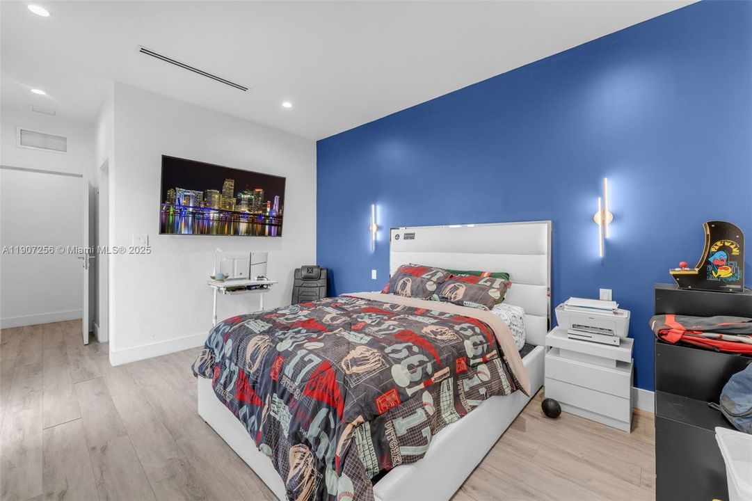 For Rent: $6,800 (3 beds, 3 baths, 2264 Square Feet)