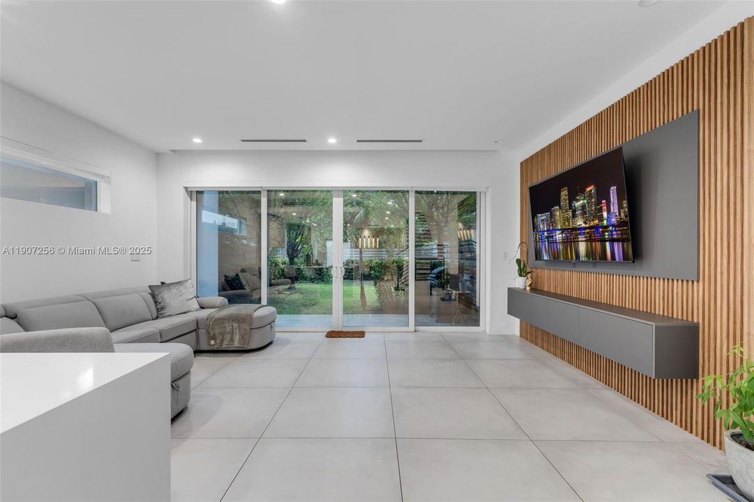 For Rent: $6,800 (3 beds, 3 baths, 2264 Square Feet)