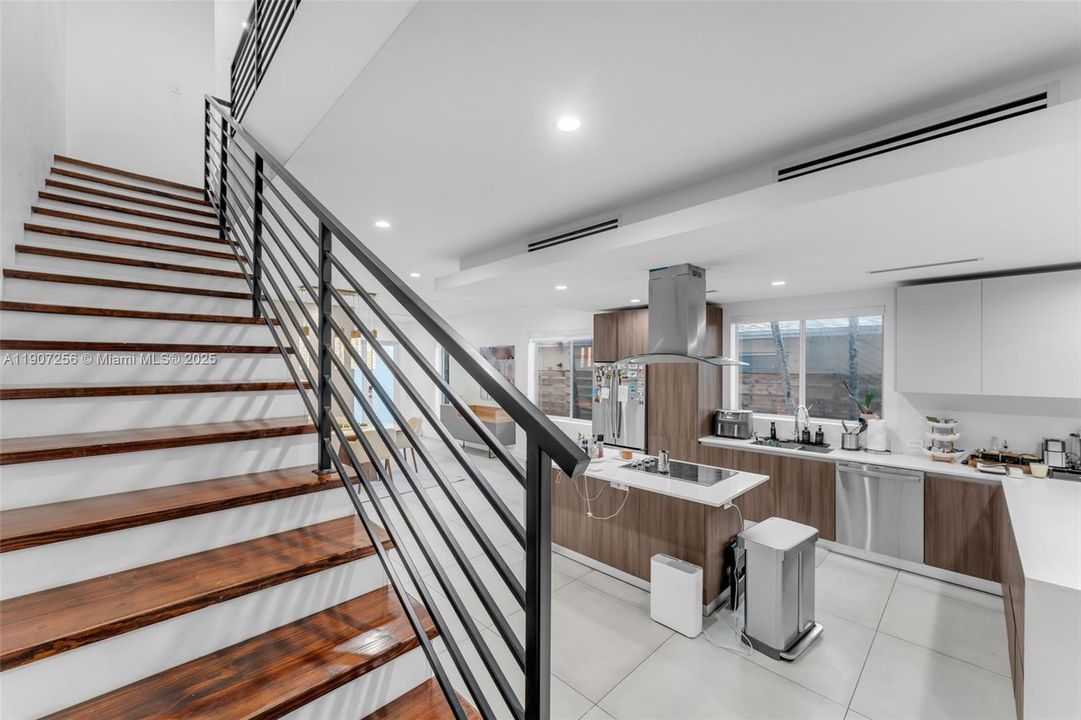 For Rent: $6,800 (3 beds, 3 baths, 2264 Square Feet)