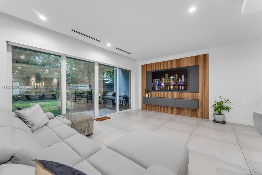 For Rent: $6,800 (3 beds, 3 baths, 2264 Square Feet)