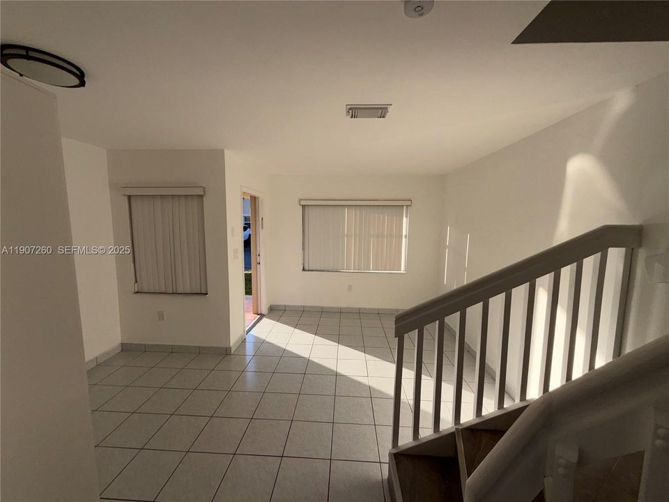 На продажу: $434,900 (2 спален, 2 ванн, 1200 Квадратных фут)