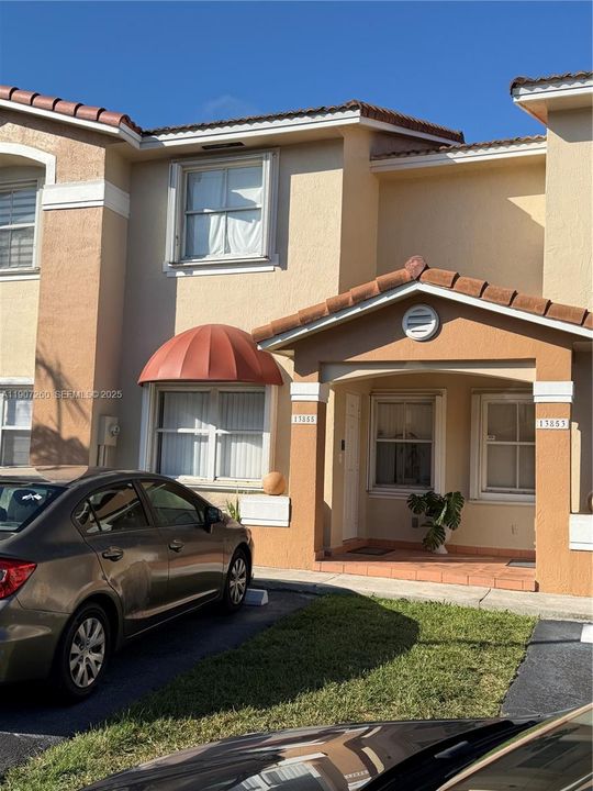 На продажу: $434,900 (2 спален, 2 ванн, 1200 Квадратных фут)