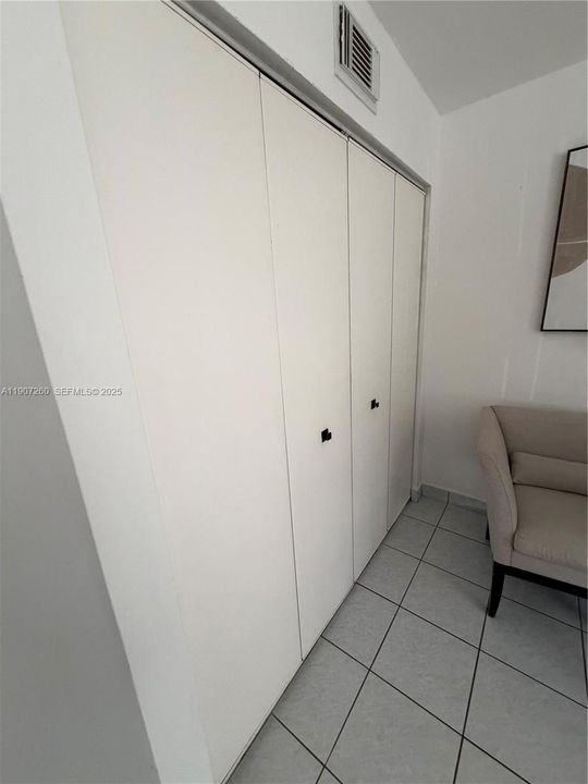 На продажу: $434,900 (2 спален, 2 ванн, 1200 Квадратных фут)