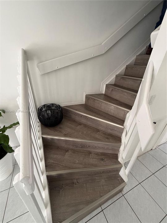 На продажу: $434,900 (2 спален, 2 ванн, 1200 Квадратных фут)