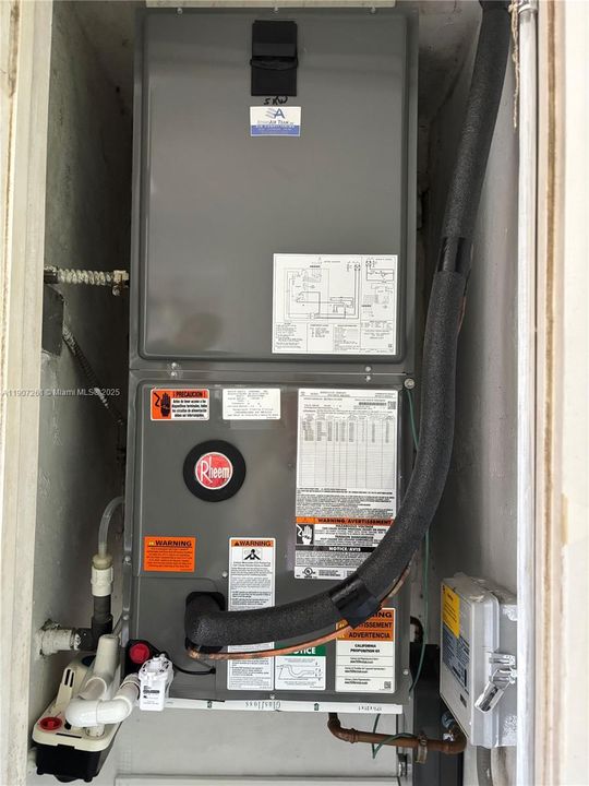 待售: $195,000 (1 贝兹, 1 浴室, 898 平方英尺)