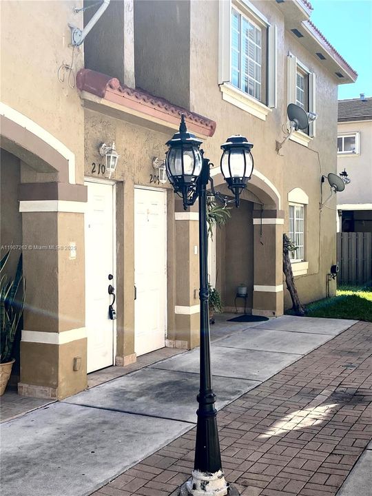 最近租的: $2,400 (2 贝兹, 2 浴室, 930 平方英尺)