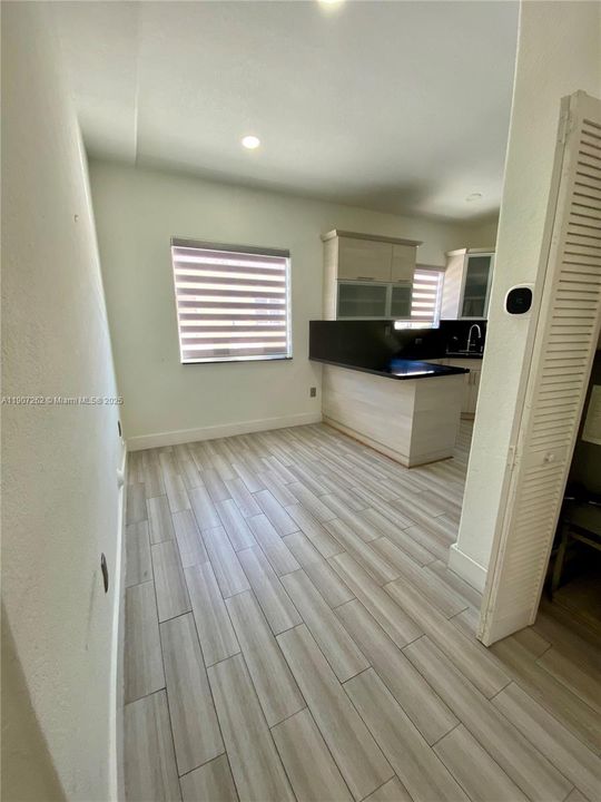 最近租的: $2,400 (2 贝兹, 2 浴室, 930 平方英尺)