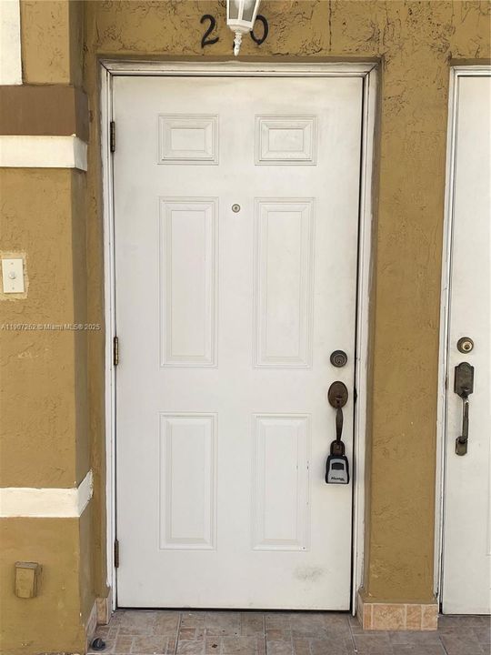 最近租的: $2,400 (2 贝兹, 2 浴室, 930 平方英尺)