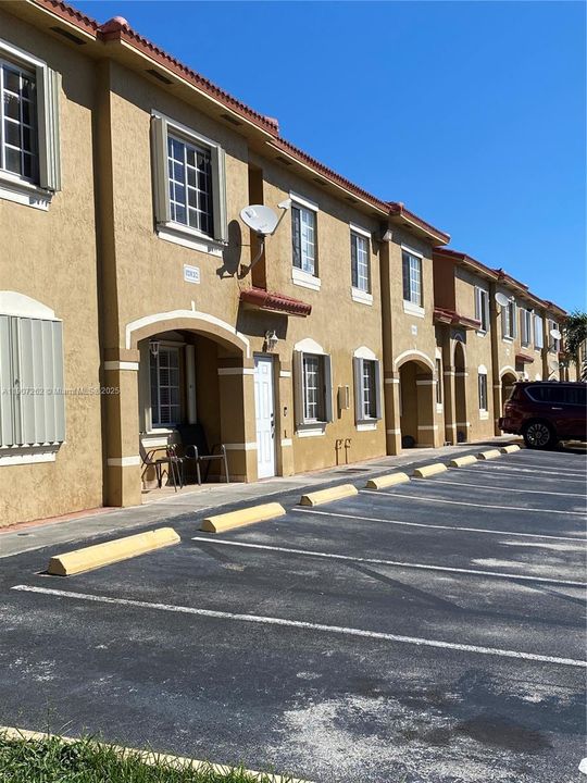 最近租的: $2,400 (2 贝兹, 2 浴室, 930 平方英尺)