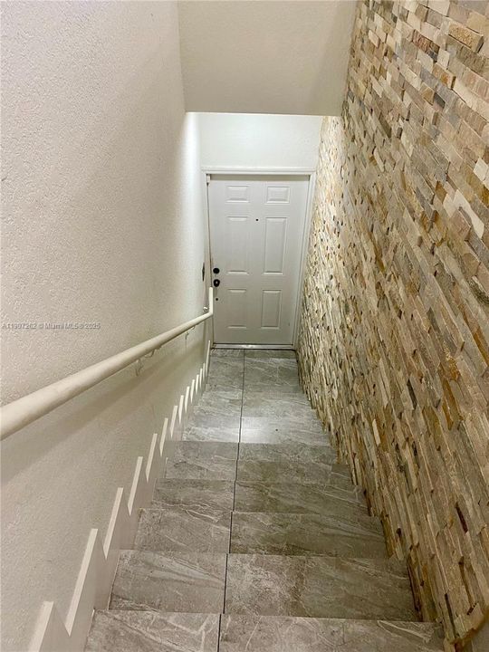 最近租的: $2,400 (2 贝兹, 2 浴室, 930 平方英尺)