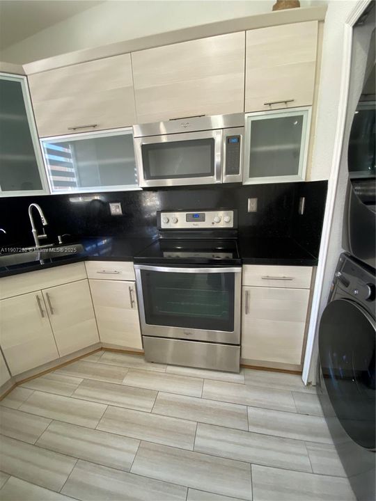 最近租的: $2,400 (2 贝兹, 2 浴室, 930 平方英尺)