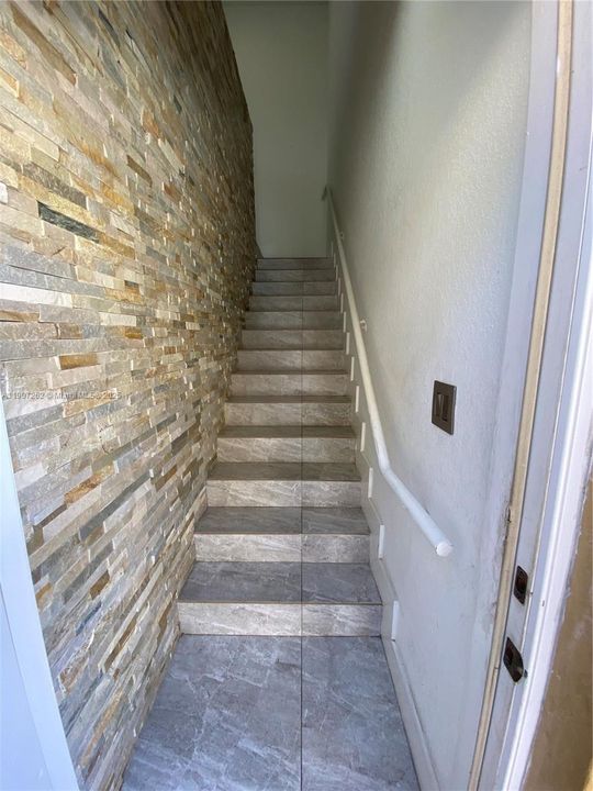 最近租的: $2,400 (2 贝兹, 2 浴室, 930 平方英尺)