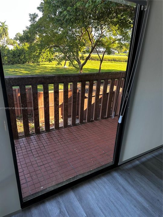 Activo con contrato: $2,850 (2 camas, 2 baños, 1330 Pies cuadrados)