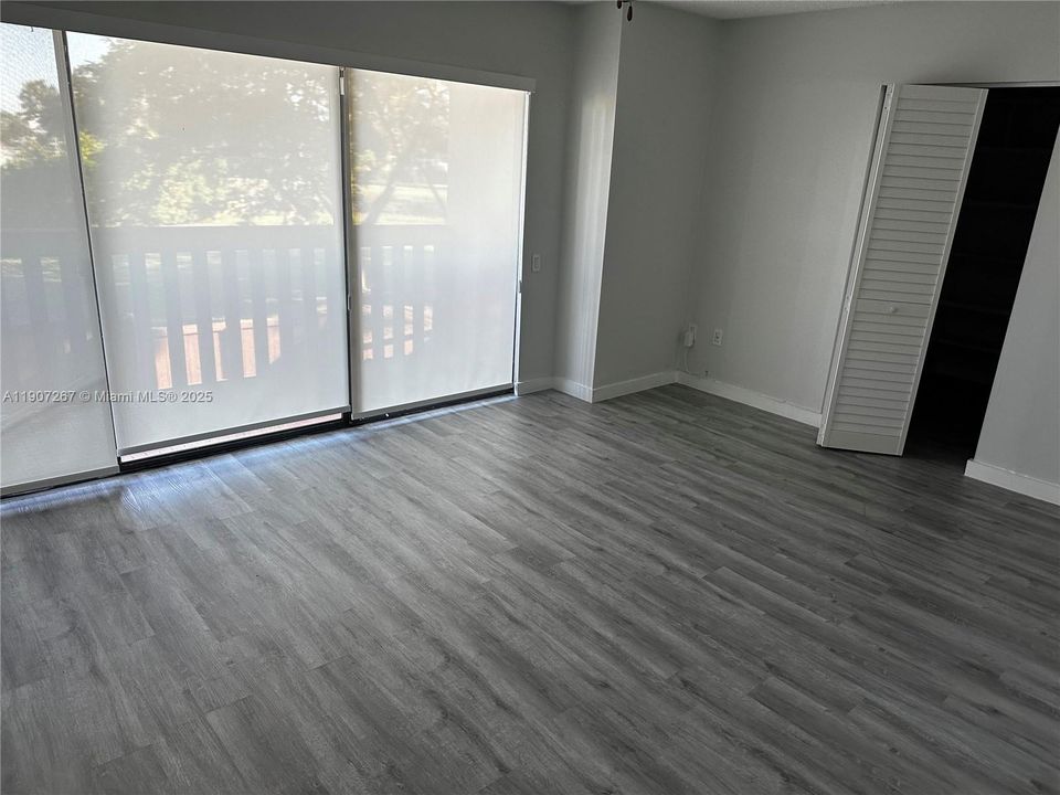 Activo con contrato: $2,850 (2 camas, 2 baños, 1330 Pies cuadrados)