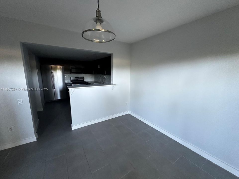 Activo con contrato: $2,850 (2 camas, 2 baños, 1330 Pies cuadrados)