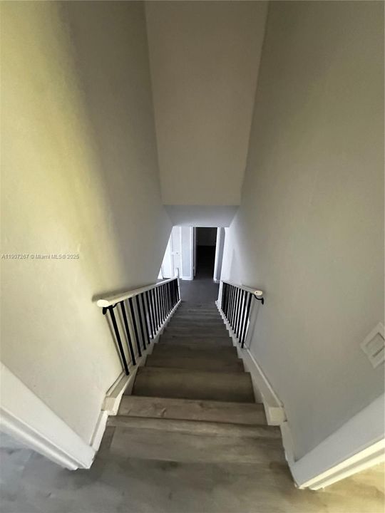 Activo con contrato: $2,850 (2 camas, 2 baños, 1330 Pies cuadrados)