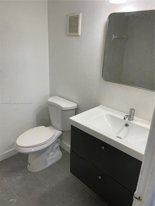 Activo con contrato: $2,850 (2 camas, 2 baños, 1330 Pies cuadrados)