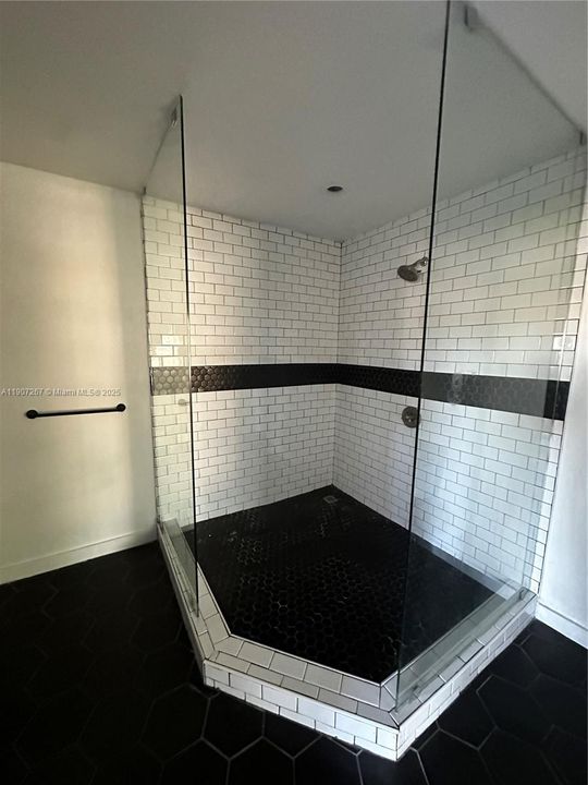 Activo con contrato: $2,850 (2 camas, 2 baños, 1330 Pies cuadrados)